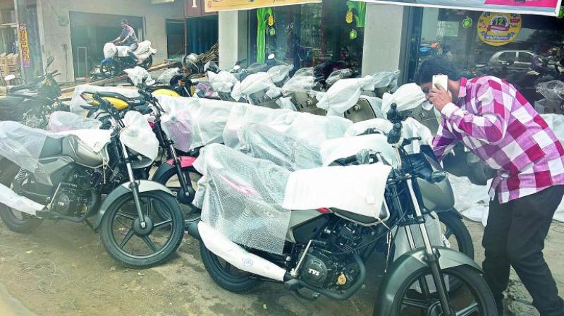 Two-wheeler loans witnessed an impressive 32 per cent growth in 2017 led by non-bank lenders, and Gujarat had the highest incidence of non-payments by borrowers. Two-wheeler loans witnessed an impressive 32 per cent growth in 2017 led by non-bank lenders, and Gujarat had the highest incidence of non-payments by borrowers.