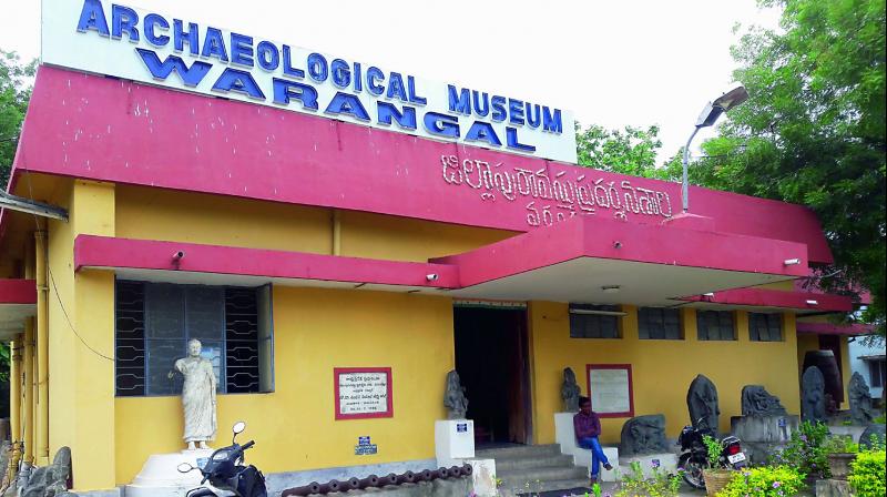 The museum contains a rare collection of idols, paintings, coins, weapons, sculptures, inscriptions from the Chalukyan and Kakatiyan times and a wide range of artefacts. The museum contains a rare collection of idols, paintings, coins, weapons, sculptures, inscriptions from the Chalukyan and Kakatiyan times and a wide range of artefacts.