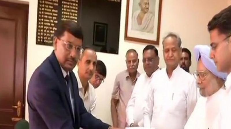 Chief Minister Ashok Gehlot and his deputy Sachin Pilot accompanied the former prime minister. (Photo: ANI) Chief Minister Ashok Gehlot and his deputy Sachin Pilot accompanied the former prime minister. (Photo: ANI)