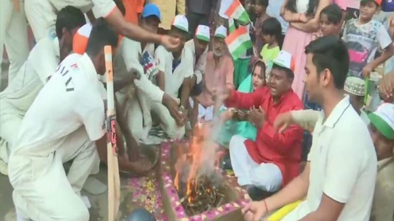 Cricket lovers in Prayagraj offered prayers to 'Indra Devta' (Rain God) as weather forecast suggests it might rain in Manchester. (Photo: ANI) Cricket lovers in Prayagraj offered prayers to 'Indra Devta' (Rain God) as weather forecast suggests it might rain in Manchester. (Photo: ANI)