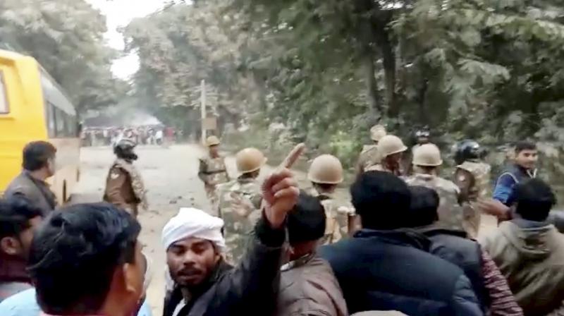 Uttar Pradesh police personnel tackle protestors following Prime Minister Narendra Modi's rally in Ghazipur on Saturday. (Photo: PTI) Uttar Pradesh police personnel tackle protestors following Prime Minister Narendra Modi's rally in Ghazipur on Saturday. (Photo: PTI)
