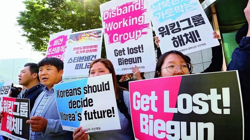 South Korean protesters stage a rally to denounce the policies of the United States on North Korea as they wait for arrival of U.S. Special Representative for North Korea Stephen Biegun in front of Foreign Ministry in Seoul on Friday. (Photo: AP) South Korean protesters stage a rally to denounce the policies of the United States on North Korea as they wait for arrival of U.S. Special Representative for North Korea Stephen Biegun in front of Foreign Ministry in Seoul on Friday. (Photo: AP)