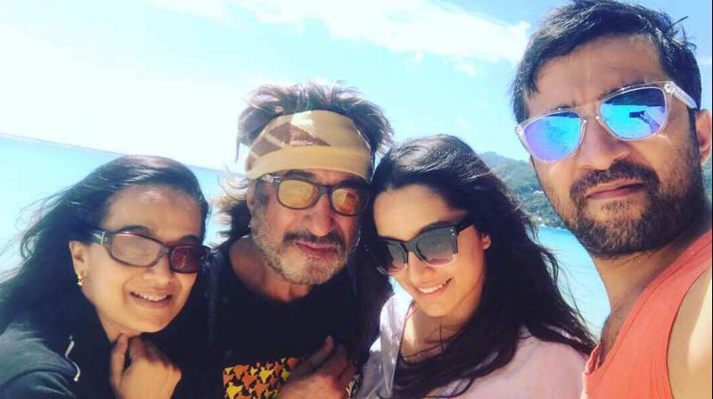 Shraddha with mother Shubhangi, father Shakti Kapoor and brother Siddhanth Kapoor. Shraddha with mother Shubhangi, father Shakti Kapoor and brother Siddhanth Kapoor.