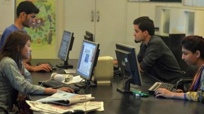 Close to 20 firms in the UK have gone ahead and banned workplace romance (Photo: AFP)