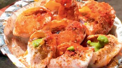 Scores of food lovers were seen savouring the delicacies at NTR Marg near Hussainsagar, Sai Baba Chat Bhandar and Illyas Bhai’s Chaat, Begum Bazar and Hanuman Tekdi. (Photo:DC)