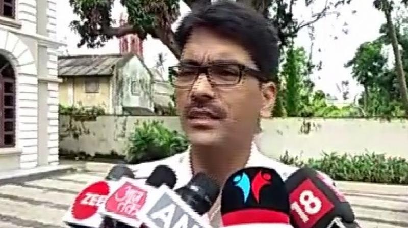 Speaking to media DCP Cuttak, Akhileshwar Singh said, 'We have detained a suspect in the triple murder case here and further investigation is underway.' (Photo: ANI) Speaking to media DCP Cuttak, Akhileshwar Singh said, 'We have detained a suspect in the triple murder case here and further investigation is underway.' (Photo: ANI)