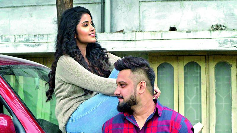 The 4-minute duet, which was filmed at various picturesque locations in Tamil Nadu and Karnataka, stars Yazin and Anupama Parameswaran. The 4-minute duet, which was filmed at various picturesque locations in Tamil Nadu and Karnataka, stars Yazin and Anupama Parameswaran.