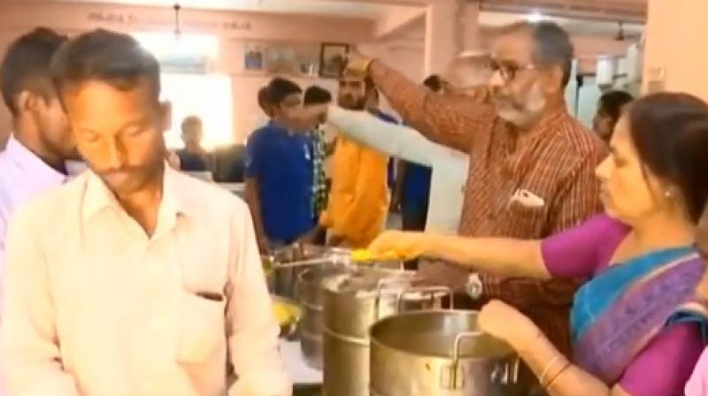 For many of those coming from different places for their treatments, this shelter is their saviour. (Photo: ANI | Screengrab) For many of those coming from different places for their treatments, this shelter is their saviour. (Photo: ANI | Screengrab)