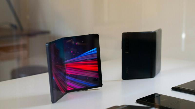 The current challenge with foldable phones is the presence of hinge that doesn’t wear out with repeated folding and unfolding, the crease lines on the display which are distracting, and lastly, whether the device folds to show a bigger display on the inside or the outside. (Photo: Android Authority) The current challenge with foldable phones is the presence of hinge that doesn’t wear out with repeated folding and unfolding, the crease lines on the display which are distracting, and lastly, whether the device folds to show a bigger display on the inside or the outside. (Photo: Android Authority)