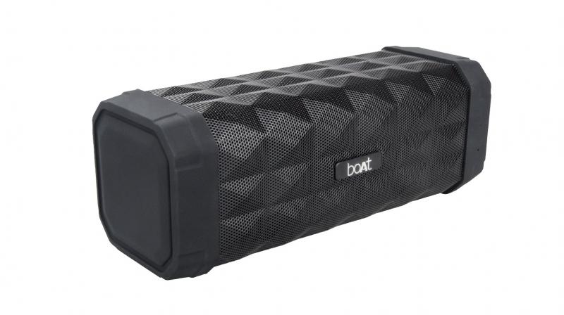 boAt Stone 650 is equipped with Bluetooth V4.2 technology and offers seamless wireless connectivity while IPX5 built makes it splash and water resistant. boAt Stone 650 is equipped with Bluetooth V4.2 technology and offers seamless wireless connectivity while IPX5 built makes it splash and water resistant.