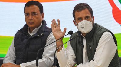 Congress leader Rahul Gandhi (R) with his party members addressing a press conference in New Delhi on February 12, 2021. (Prakash SINGH / AFP)