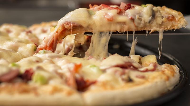 Air Canada pilot wins hearts after ordering pizza for stranded passengers
