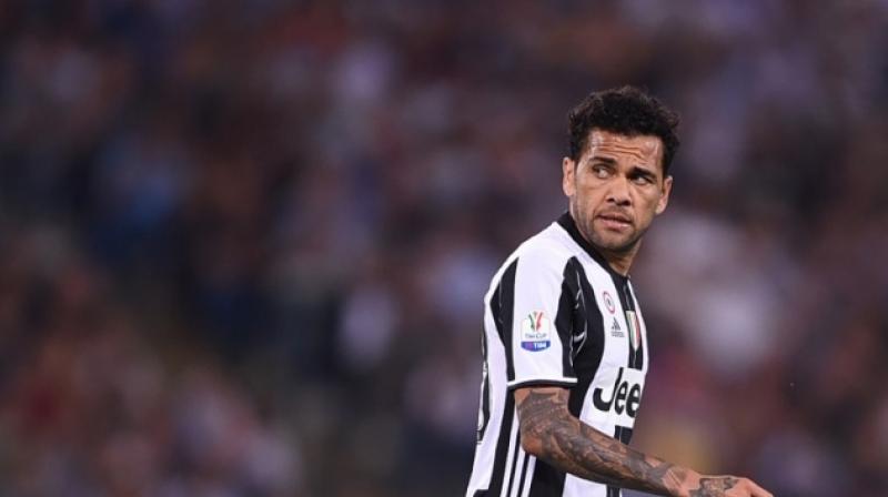 Dani Alves had a fruitful season with the Bianconeri last season guiding them to 2 titles and a Champions League final. (Photo: AFP) Dani Alves had a fruitful season with the Bianconeri last season guiding them to 2 titles and a Champions League final. (Photo: AFP)