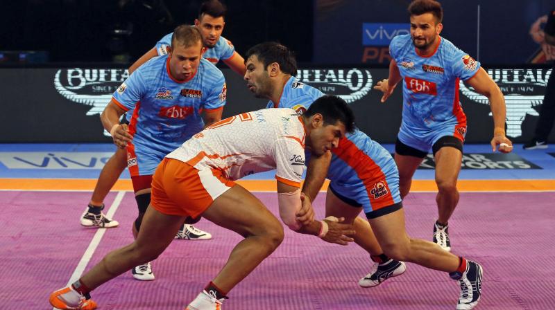 Bengal Warriors' players pin down Puneri Paltan's Deepak Hooda, in white jersey, during their Vivo Pro Kabaddi League match. (Photo: AP) Bengal Warriors' players pin down Puneri Paltan's Deepak Hooda, in white jersey, during their Vivo Pro Kabaddi League match. (Photo: AP)