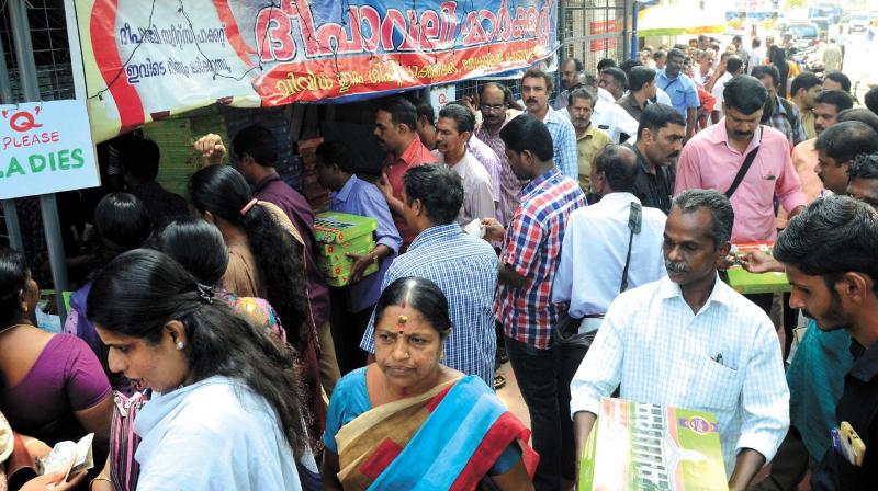 Residents queuing at a craker shop run by secretariat staff coperative society on the eve of Deepavali in Thiruvananthapuram on Friday. (Photo: PEETHAMBARAN PAYYERI) Residents queuing at a craker shop run by secretariat staff coperative society on the eve of Deepavali in Thiruvananthapuram on Friday. (Photo: PEETHAMBARAN PAYYERI)