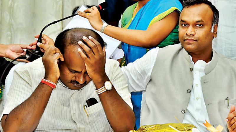 Another independent MLA, H Nagesh, who was inducted as a minister last month, withdrew support from the Kumaraswamy government on Monday. (Photo: KPN) Another independent MLA, H Nagesh, who was inducted as a minister last month, withdrew support from the Kumaraswamy government on Monday. (Photo: KPN)