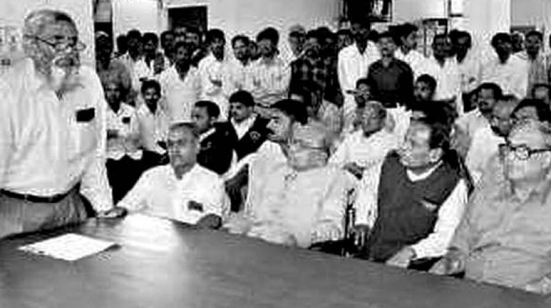 File photo of B.D. Hiremath, president of the Dharwad Bar Association, addressing a meeting in connection with the agitation for the Dharwad High Court Bench File photo of B.D. Hiremath, president of the Dharwad Bar Association, addressing a meeting in connection with the agitation for the Dharwad High Court Bench