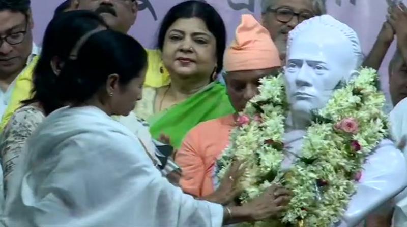 West Bengal Chief Minister Mamata Banerjee unveils Vidyasagar's statue. (Photo: Twitter/ ANI) West Bengal Chief Minister Mamata Banerjee unveils Vidyasagar's statue. (Photo: Twitter/ ANI)