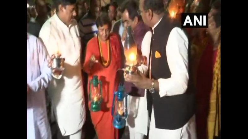 Carrying candles and lanterns, Thakur, along with BJP workers and supporters waded through the roads of the capital city to show resentment against recurring power cuts. (Photo: ANI) Carrying candles and lanterns, Thakur, along with BJP workers and supporters waded through the roads of the capital city to show resentment against recurring power cuts. (Photo: ANI)