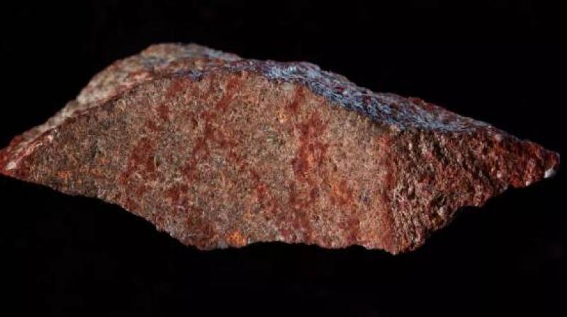 The abrupt termination of all lines on the fragment edges indicates that the pattern originally extended over a larger surface. (Photo: Stuff) The abrupt termination of all lines on the fragment edges indicates that the pattern originally extended over a larger surface. (Photo: Stuff)