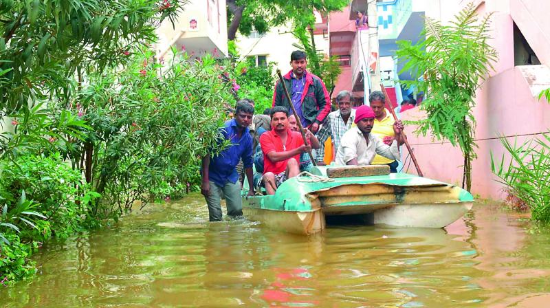 A motorboat travels through the submerged streets in East Anandbagh on Thursday. (Photo: DC) A motorboat travels through the submerged streets in East Anandbagh on Thursday. (Photo: DC)