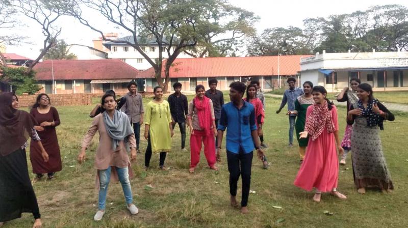 The students are also shooting videos of the local residents recounting what they know about the history of the region and its monuments The students are also shooting videos of the local residents recounting what they know about the history of the region and its monuments