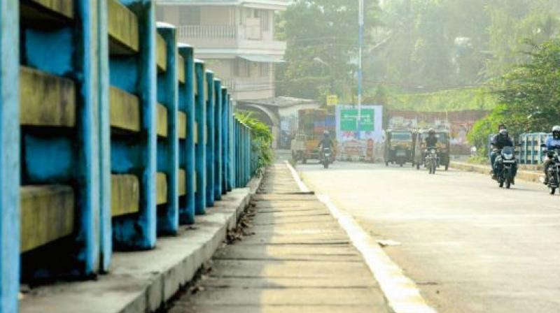 The Local Military Authority (LMA) has relaxed the night restriction (10 pm to 7 am) on Gough Road, Wellington Road and Allahabad Gate. The Local Military Authority (LMA) has relaxed the night restriction (10 pm to 7 am) on Gough Road, Wellington Road and Allahabad Gate.