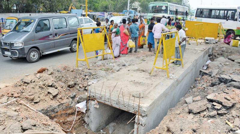 Stormwater drain work by Greater Chennai Corporation in slow progress in busy Koyambedu market area. Image: DC Stormwater drain work by Greater Chennai Corporation in slow progress in busy Koyambedu market area. Image: DC