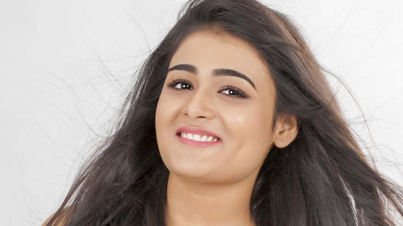 Shalini Pandey turns a Hottie