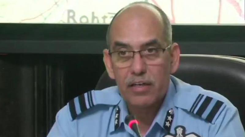 Air Vice Marshal R.G.K. Kapoor, at a media briefing, showed radar images to assert that an F-16 of the Pakistan Air Force was shot down by the Indian Air Force. (Photo: ANI) Air Vice Marshal R.G.K. Kapoor, at a media briefing, showed radar images to assert that an F-16 of the Pakistan Air Force was shot down by the Indian Air Force. (Photo: ANI)