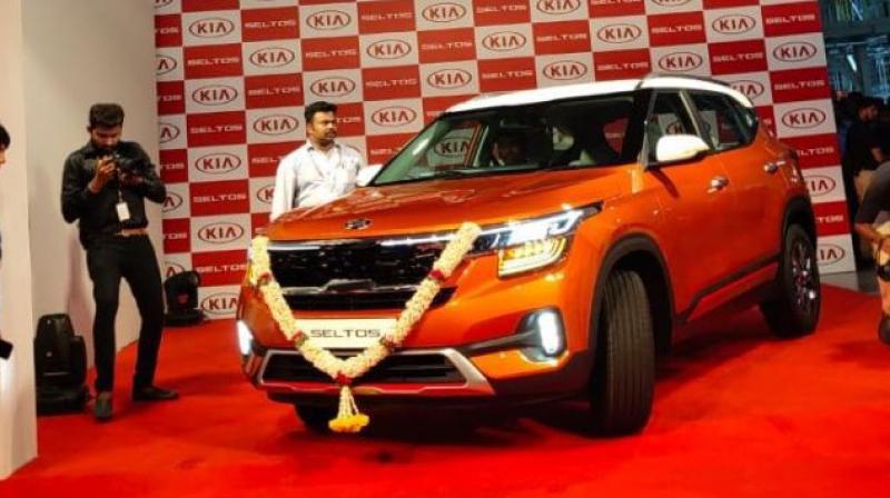 Kia Seltos will be priced in Rs 10 lakh to 16 lakh bracket. Kia Seltos will be priced in Rs 10 lakh to 16 lakh bracket.