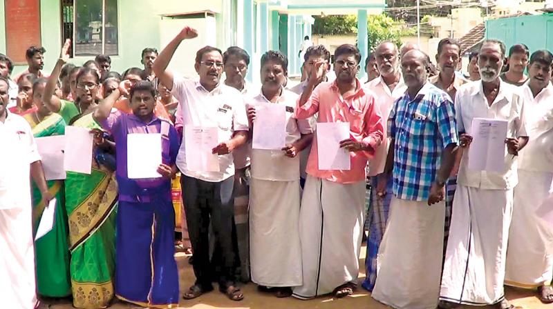 CPM cadrre protesting at Rameswaram on Tuesday. (Photo: DC) CPM cadrre protesting at Rameswaram on Tuesday. (Photo: DC)