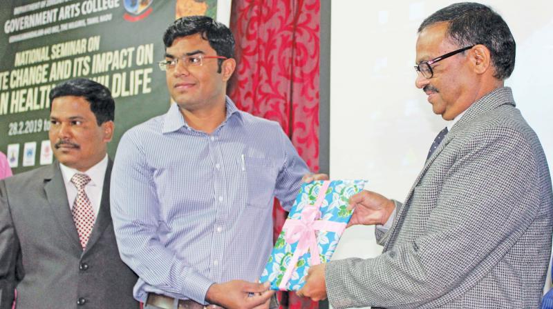 Sumesh Soman, District Forest Officer of Nilgiris, releases a souvenir during the inauguration of the national seminar on ‘Climate change and its impact on human health and wildlife’. (Photo: DC) Sumesh Soman, District Forest Officer of Nilgiris, releases a souvenir during the inauguration of the national seminar on ‘Climate change and its impact on human health and wildlife’. (Photo: DC)