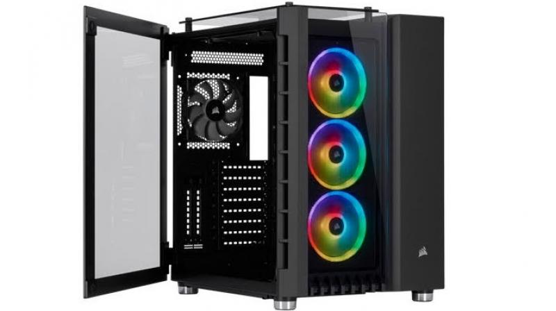 The Crystal Series 680X RGB case includes one CORSAIR SP120 fan and three CORSAIR LL120 RGB PWM fans, each equipped with 16 individually addressable RGB LEDs. The Crystal Series 680X RGB case includes one CORSAIR SP120 fan and three CORSAIR LL120 RGB PWM fans, each equipped with 16 individually addressable RGB LEDs.