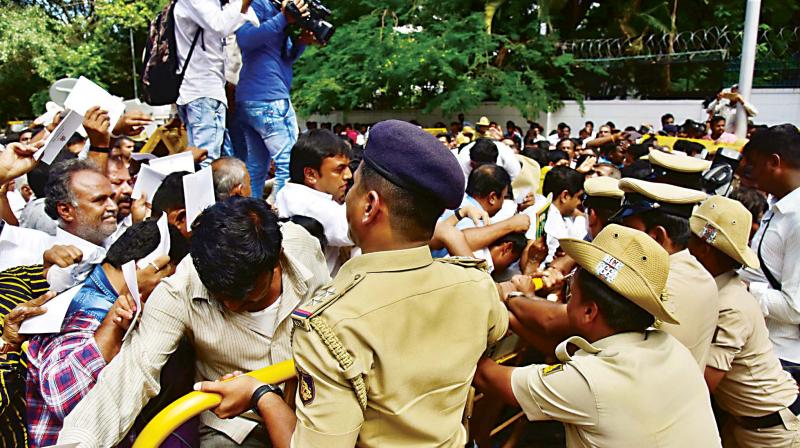 The high security and shoddy handling of traffic around Raj Bhavan during the oath taking ceremony of the newly inducted Ministers of the JDS-Congress coalition government on Wednesday. The high security and shoddy handling of traffic around Raj Bhavan during the oath taking ceremony of the newly inducted Ministers of the JDS-Congress coalition government on Wednesday.