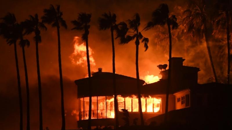 A house burns in the Hollywood resort town of Malibu -- about 88,000 homes have been evacuated in Los Angeles and Ventura counties. (Photo: AFP) A house burns in the Hollywood resort town of Malibu -- about 88,000 homes have been evacuated in Los Angeles and Ventura counties. (Photo: AFP)