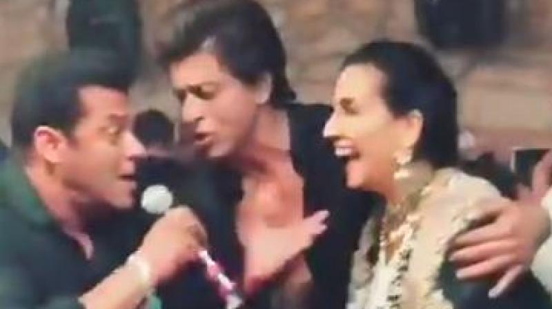 Salman Khan and Shah Rukh Khan with Sunita at Sonam Kapoor Ahuja wedding reception. (Photo: Twitter) Salman Khan and Shah Rukh Khan with Sunita at Sonam Kapoor Ahuja wedding reception. (Photo: Twitter)