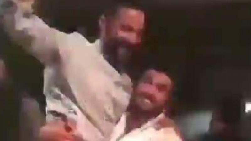 Ranveer Singh picks up groom Anand Ahuja at Sonam Kapoor Ahuja wedding reception. (Photo: Twitter) Ranveer Singh picks up groom Anand Ahuja at Sonam Kapoor Ahuja wedding reception. (Photo: Twitter)