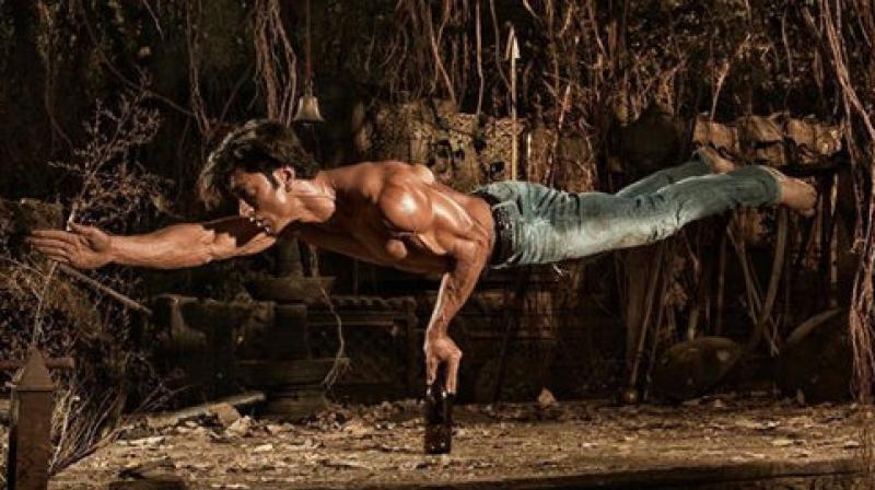 Vidyut Jammwal's one hand balancing act. (Instagram) Vidyut Jammwal's one hand balancing act. (Instagram)