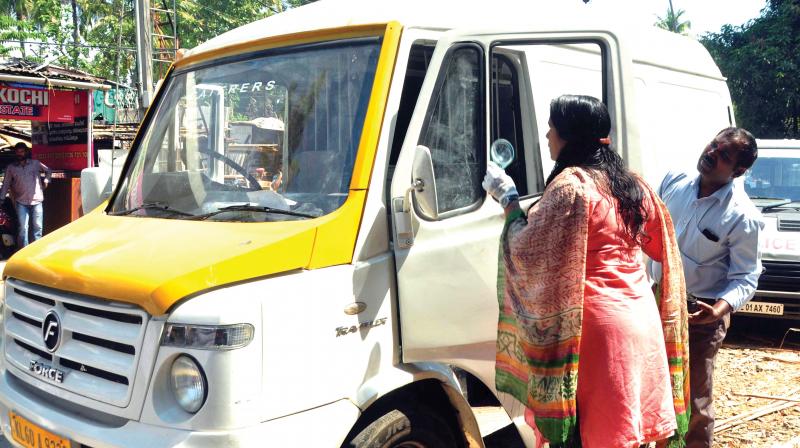 Forensic experts examine the van which was allegedly used by culprits. (Photo: DC) Forensic experts examine the van which was allegedly used by culprits. (Photo: DC)