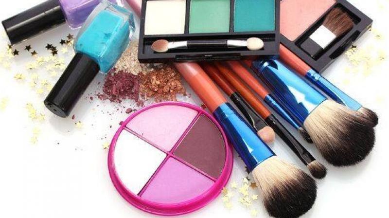 Wipe off makeup with cleanser or cleansing milk just apt for your skin type. (Photo: Facebook) Wipe off makeup with cleanser or cleansing milk just apt for your skin type. (Photo: Facebook)