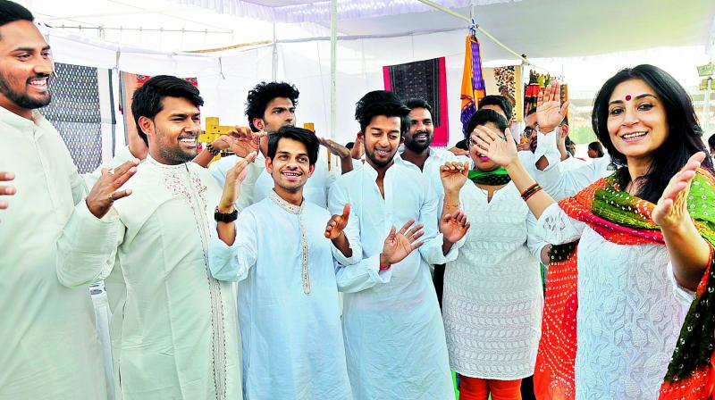 The Drama Association of the Deaf ‘signed’ the National Anthem. The Drama Association of the Deaf ‘signed’ the National Anthem.