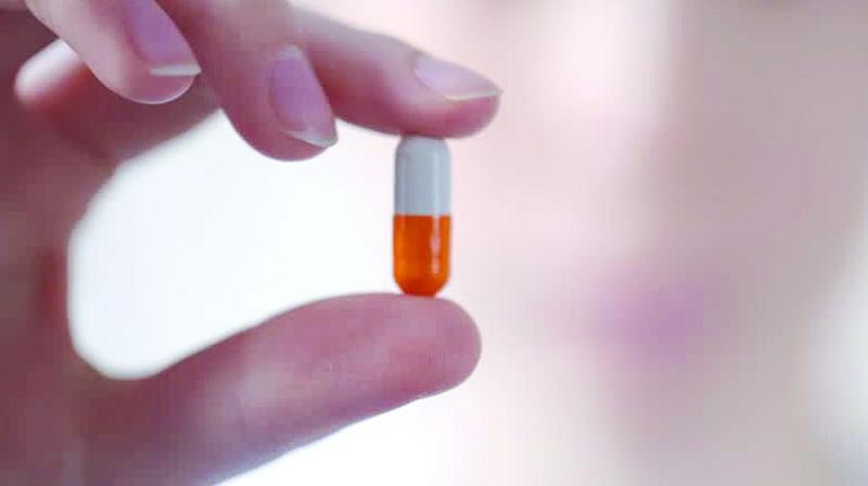 Mixing of anti-Inflammatory medication with alcohol can cause internal bleeding in the stomach and acute gastritis. Mixing of anti-Inflammatory medication with alcohol can cause internal bleeding in the stomach and acute gastritis.