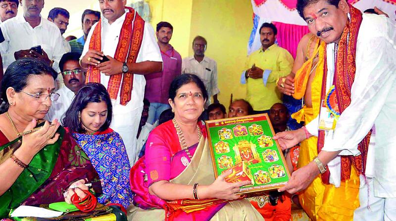 Durga temple committee members present Goddess Kanakadurga portrait to Surekha, wife of actor Chiranjeevi in Vijayawada on Tuesday. (Photo: DC) Durga temple committee members present Goddess Kanakadurga portrait to Surekha, wife of actor Chiranjeevi in Vijayawada on Tuesday. (Photo: DC)