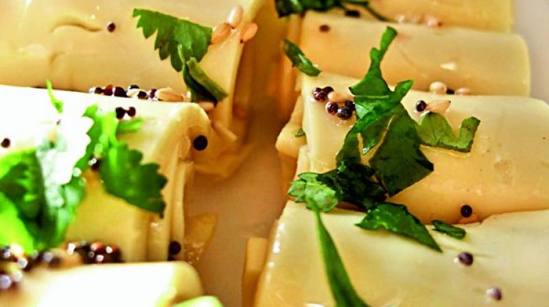 Khandvi or Pathudi Khandvi or Pathudi