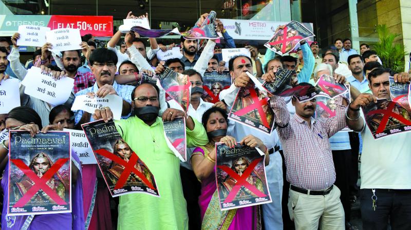 Protesters outside a Thane mall. (Photo: Deepak Kurkunde) Protesters outside a Thane mall. (Photo: Deepak Kurkunde)