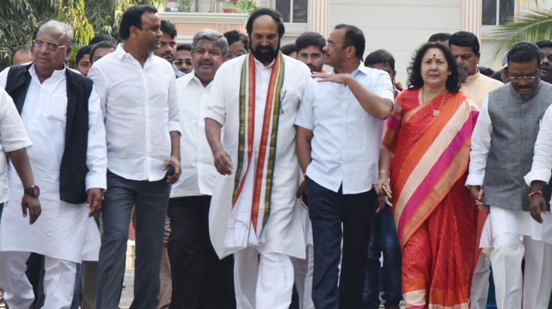 TPCC chief Uttam Kumar Reddy, Congress leaders including legislators Dr J. Geetha Reddy and former MP V. Hanumantha Rao marching to meet Director-General of Police M. Mahendar Reddy, in Hyderabad on Saturday. (Photo: DC) TPCC chief Uttam Kumar Reddy, Congress leaders including legislators Dr J. Geetha Reddy and former MP V. Hanumantha Rao marching to meet Director-General of Police M. Mahendar Reddy, in Hyderabad on Saturday. (Photo: DC)