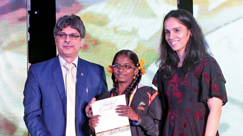 Banupriya receives certificate from Anoop Pabby, MD & CEO, DPLI and Saina Nehwal. (Photo: DC) Banupriya receives certificate from Anoop Pabby, MD & CEO, DPLI and Saina Nehwal. (Photo: DC)
