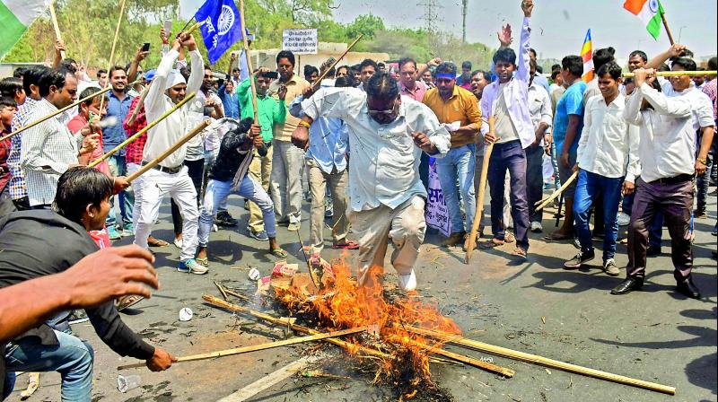 Protesters block Delhi-Gurugram Expressway on Monday. (Photo: PTI) Protesters block Delhi-Gurugram Expressway on Monday. (Photo: PTI)