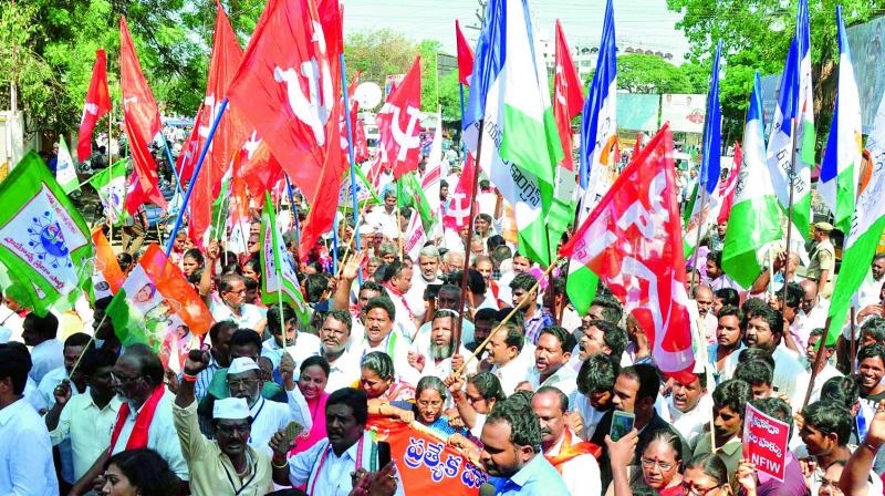 Activists from various parties stage a protest at Lenin centre in Vijayawada on Monday, as part of state-wide bandh, demanding Special Category Status to AP. (Photo: DC) Activists from various parties stage a protest at Lenin centre in Vijayawada on Monday, as part of state-wide bandh, demanding Special Category Status to AP. (Photo: DC)